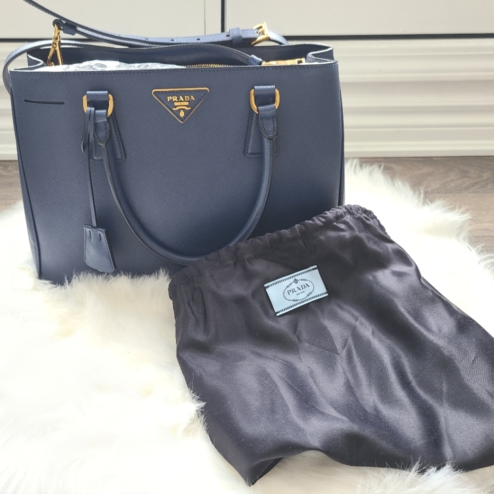 Prada saffiano leather bag (large)